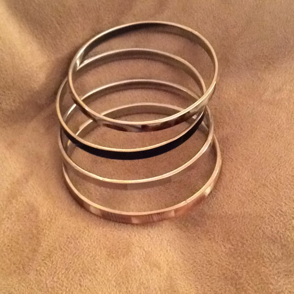 Set of 4 bangle bracelets