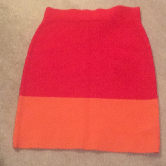 ⭐️HP⭐️BCBG MAXAZARIA skirt mini skirt - Picture 2 of 3