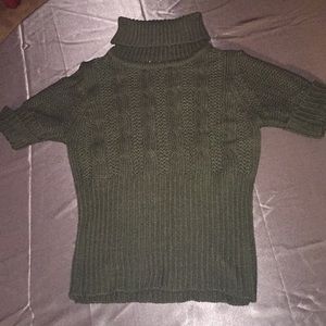 🐝 NWOT Dark Green Sweater - Med