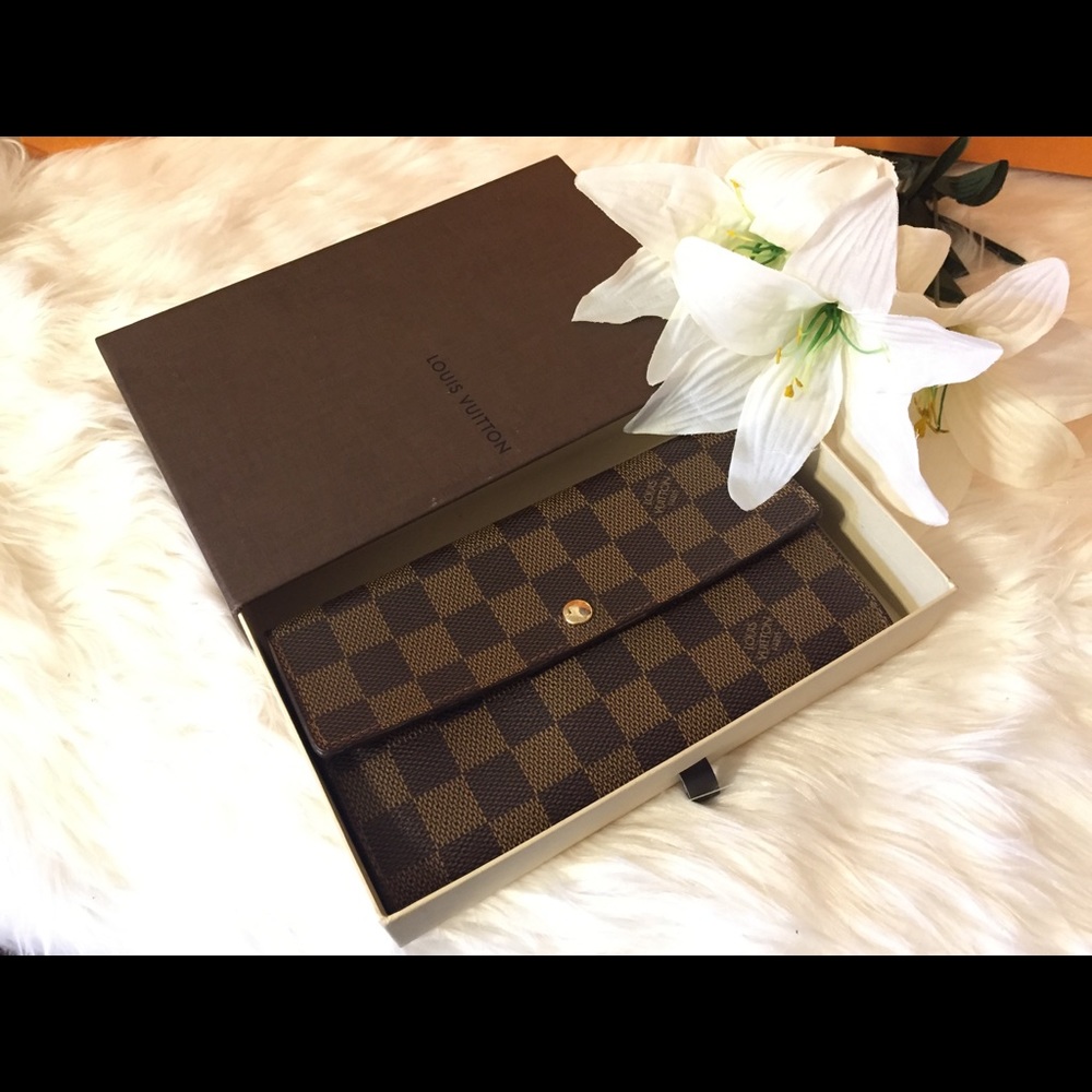Authentic Louis Vuitton Sarah Long Wallet