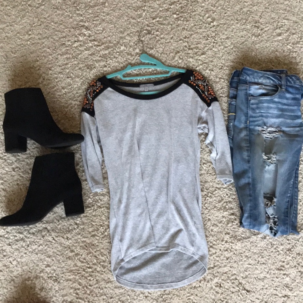 Charlotte Russe quarter sleeve gray shirt