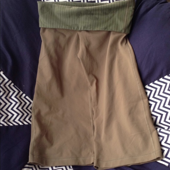 Lululemon Wide Leg Crops in Olive Green Sz 4 - Picture 1 of 3