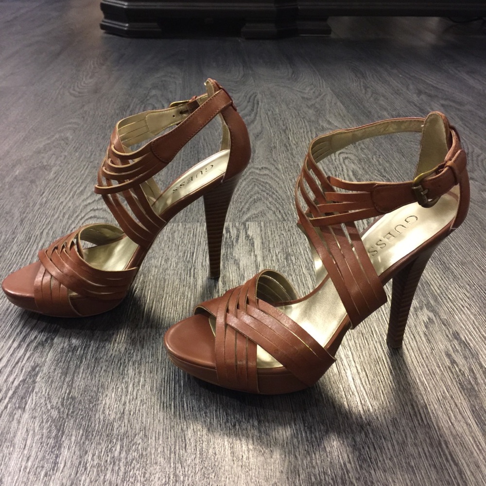 GUESS TAN LEATHER HEELS size 7