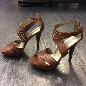 GUESS TAN LEATHER HEELS size 7