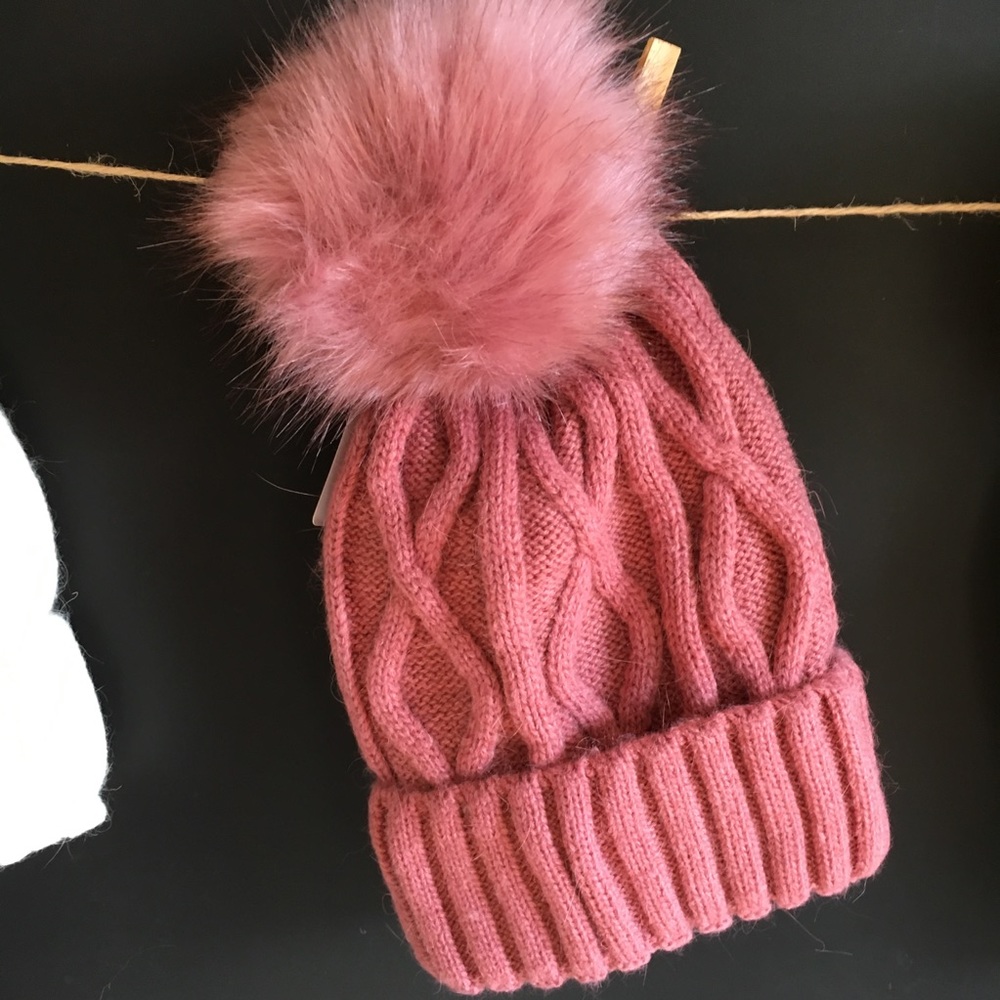 NWT Fleece Lined Faux Fur Pom Pom Cable Knit Beanie