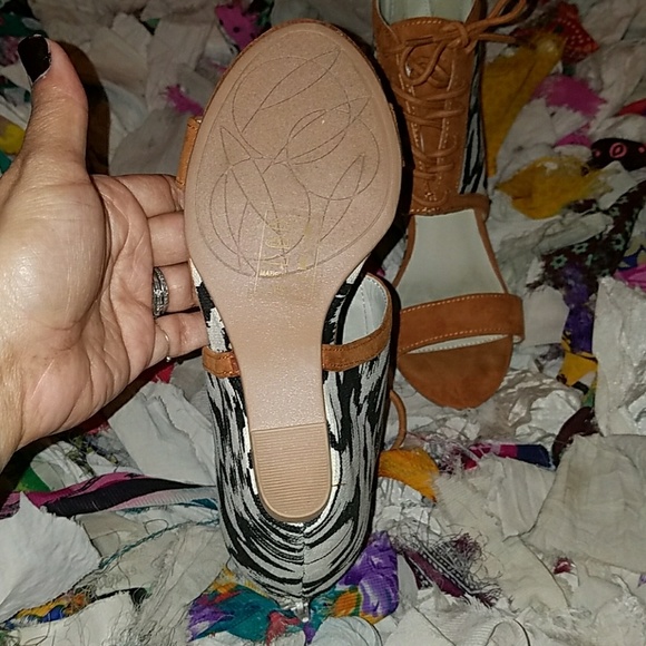 Adorable wedges - Picture 3 of 5