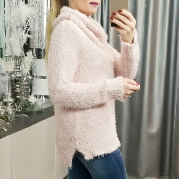 💋1 HR SALE/ LAST DAY💋BLUSH PINK FUZZY SWEATER - Picture 3 of 4