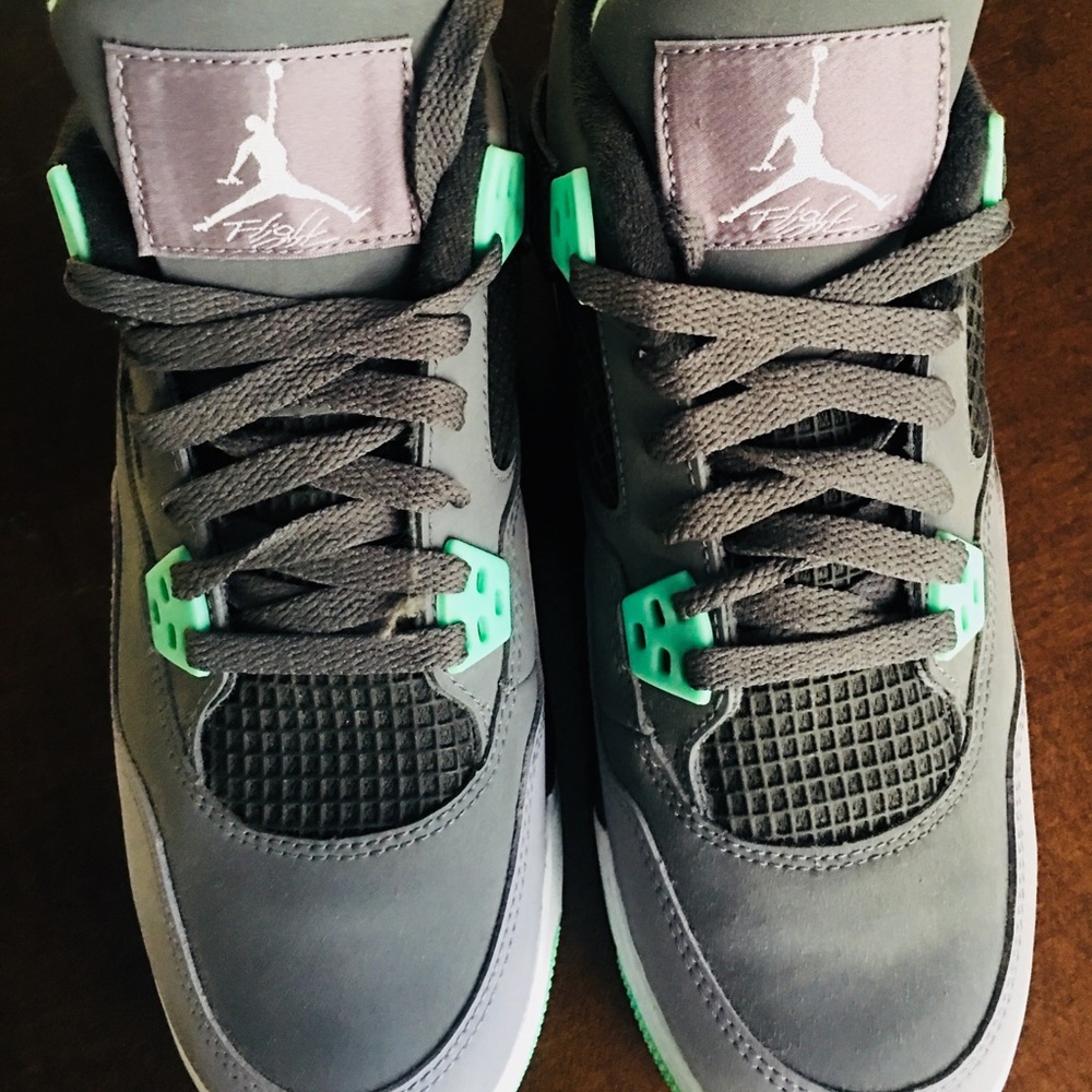 ❌SOLD❌Authentic Men’s Jordans 4’s Rare Sneakers