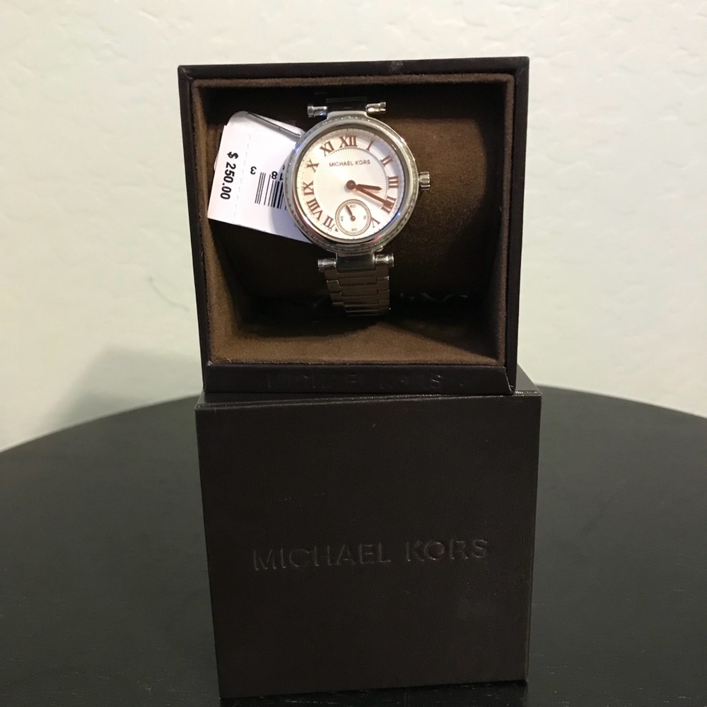 Michael Kors Women wrist watch