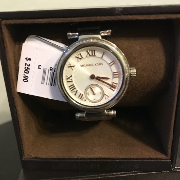 Michael Kors Women wrist watch main image 2