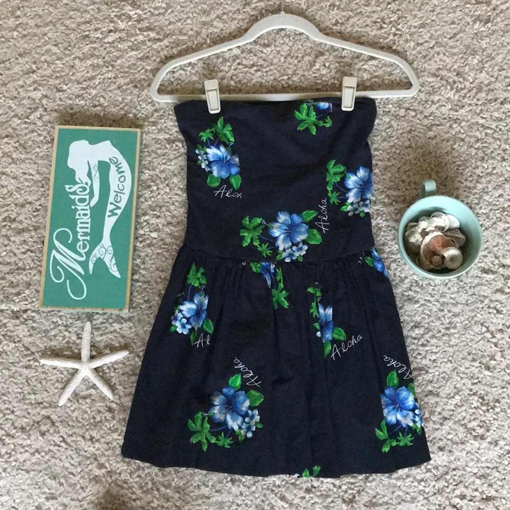 Hollister short navy dress w/ blue flowers