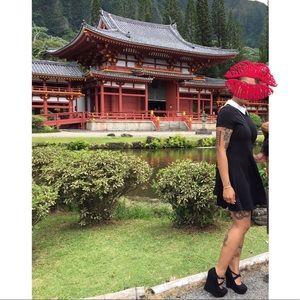 Short sleeve, white collar dress