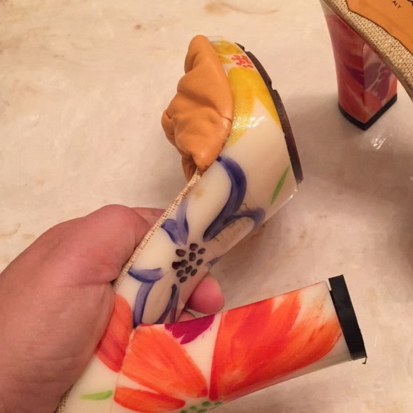 Pink floral heels - Picture 4 of 4