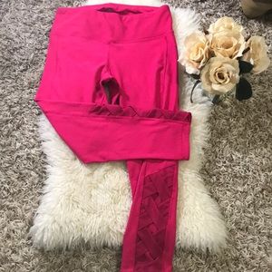 Hot pink workout leggings ✨