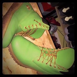 Custom Leaf green timberlands