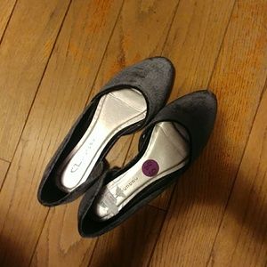 Chinese Laundry Gray Suede Flats