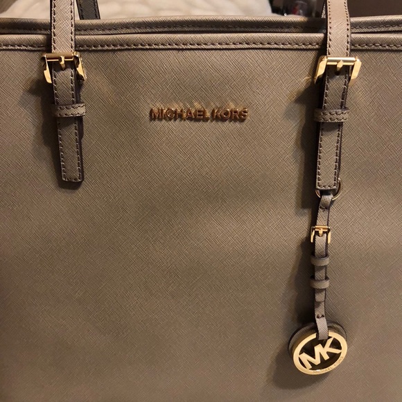 🎉SOLD🎉Michael Kors bag - Picture 2 of 8