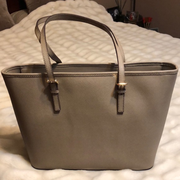 🎉SOLD🎉Michael Kors bag - Picture 3 of 8