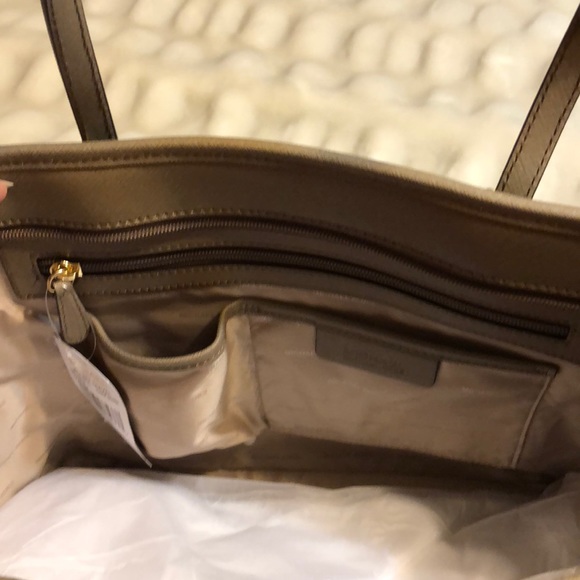 🎉SOLD🎉Michael Kors bag - Picture 5 of 8