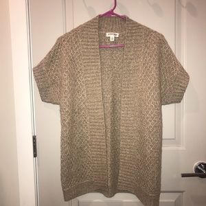 ❄️SOLD❄️ St. John’s Bay Short Sleeve Sweater : S