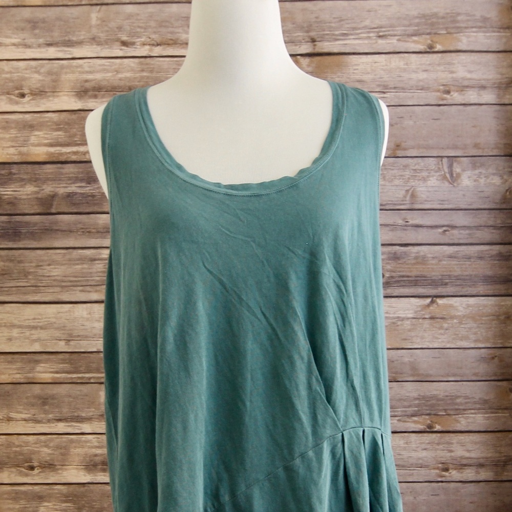 SPLENDID ✨  Sleeveless Racerback Top