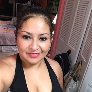 Meet your Posher, Iris