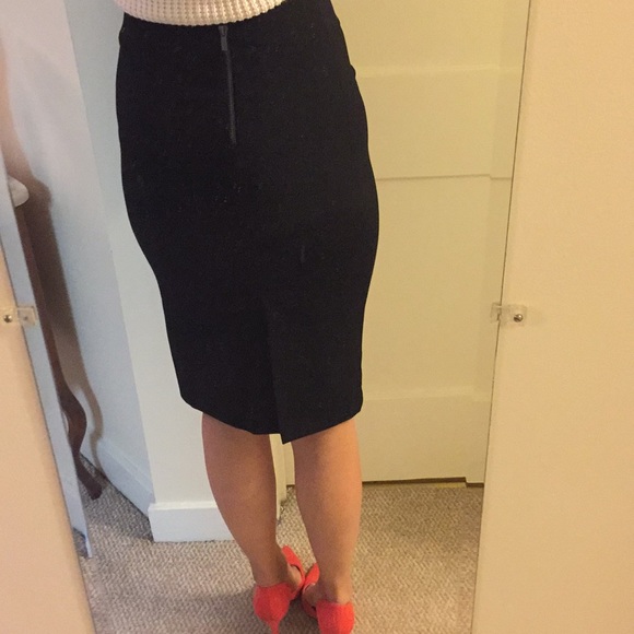 Black Pencil skirt, size 2-4 - Picture 2 of 5