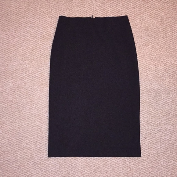 Black Pencil skirt, size 2-4 - Picture 4 of 5