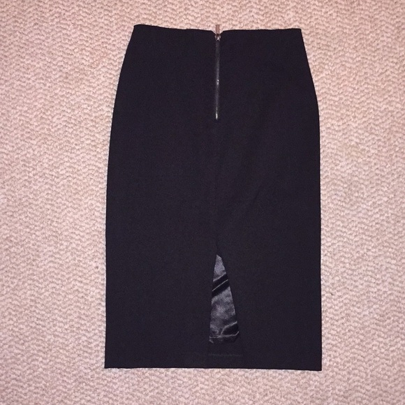 Black Pencil skirt, size 2-4 - Picture 3 of 5
