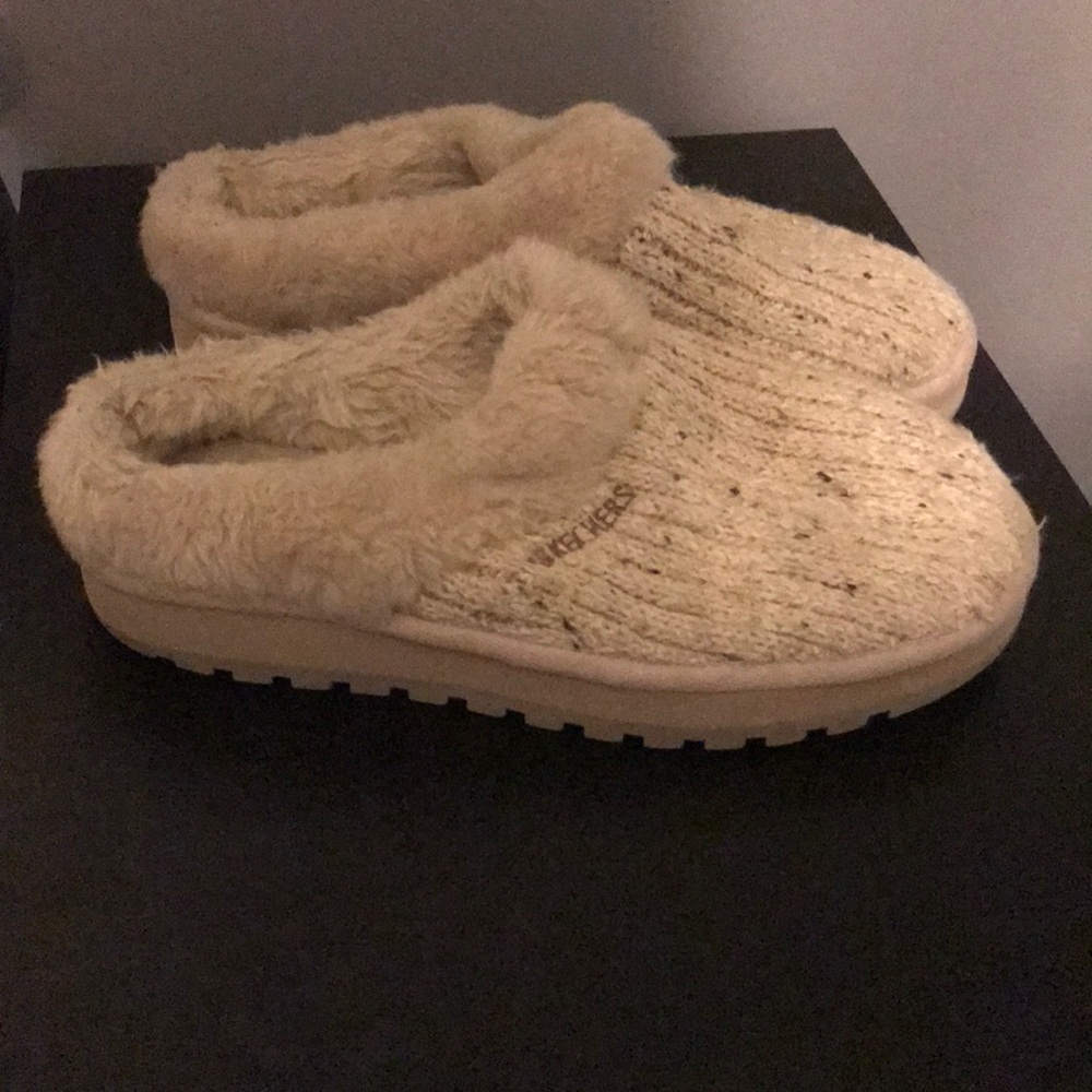 Skechers slippers indoor and out