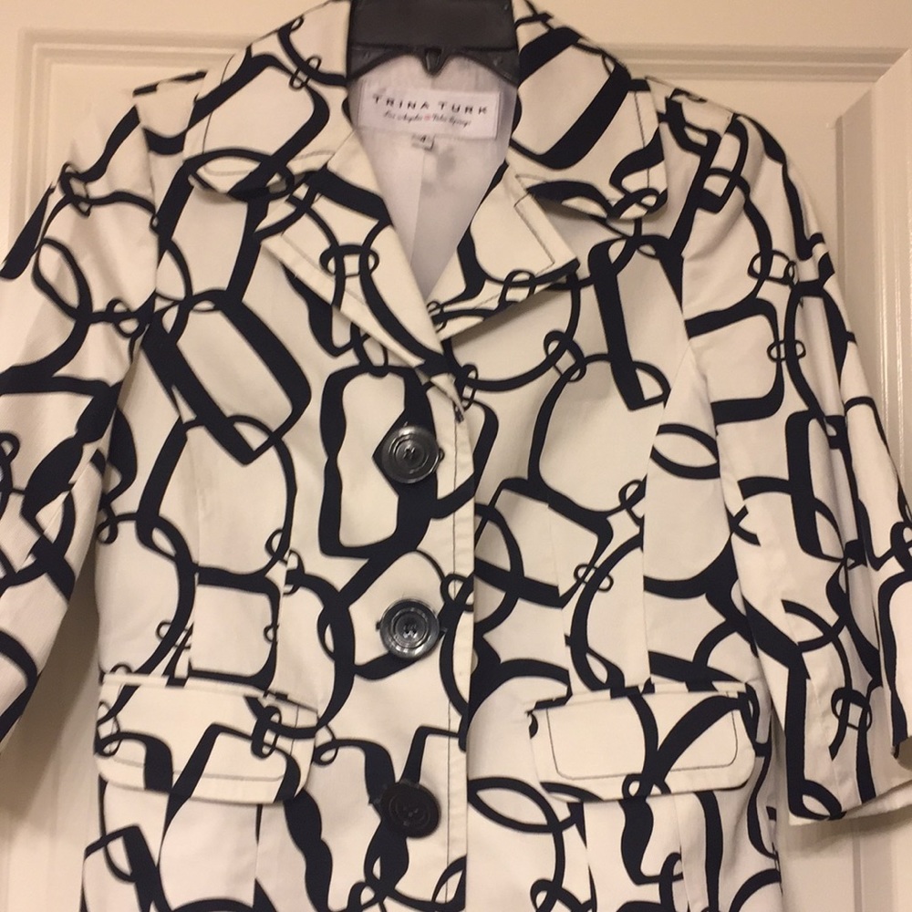 3/4 sleeves black/white jacket