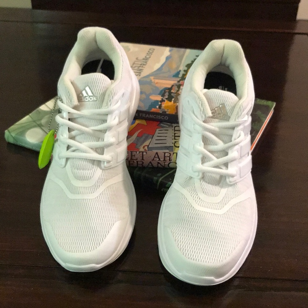 ADIDAS NWOT WOMANS SIZE 8.5 RUNNING/WALKING SHOE