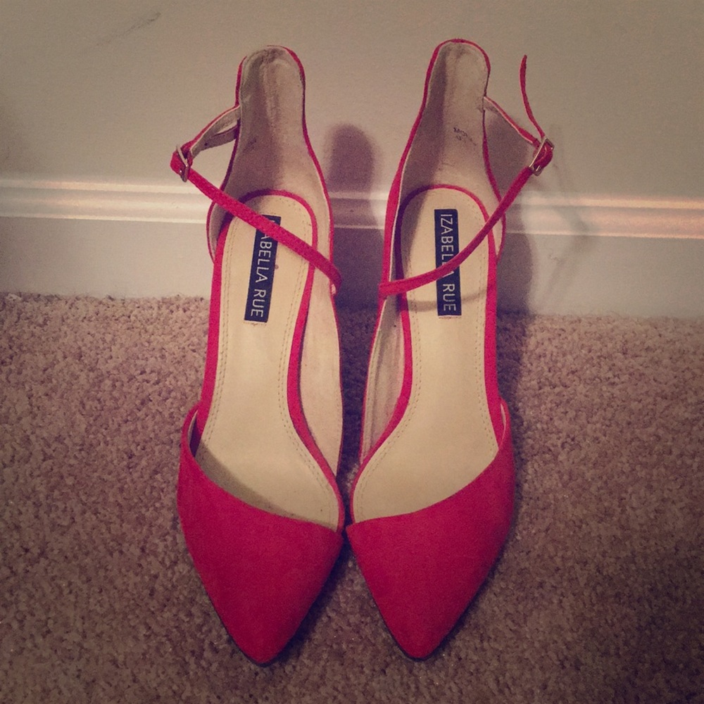 Red pumps