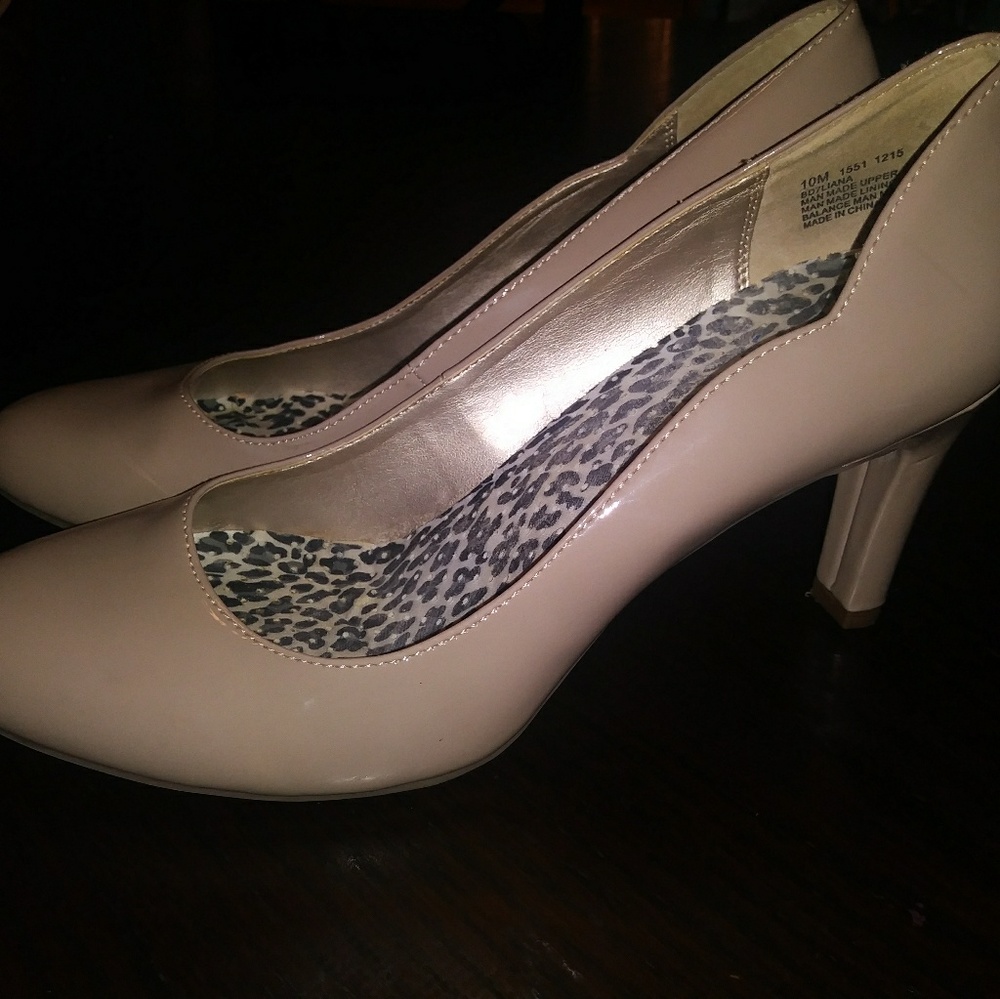 Bandolino size 10 Tan heels