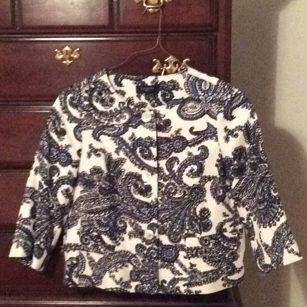 Women’s blue, white,  paisley blazer, 3/4 sleeves