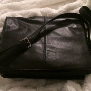Black crossbody laptop bag