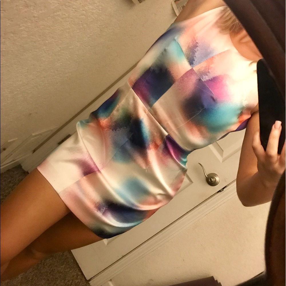 AMAZING French Connection Watercolor Body con Mini