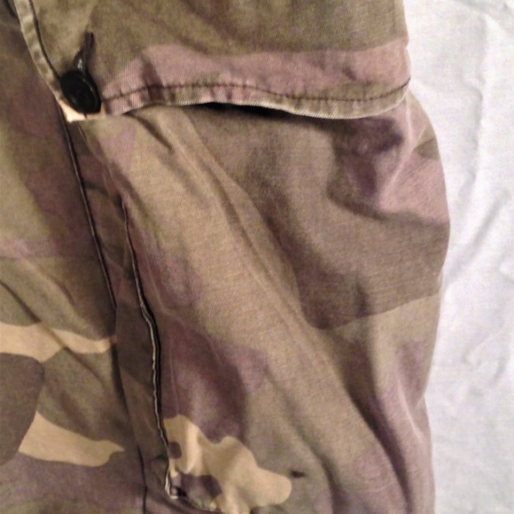Old Navy Green Camouflage Cargo Shorts - Picture 3 of 6
