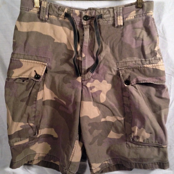 Old Navy Green Camouflage Cargo Shorts - Picture 2 of 6