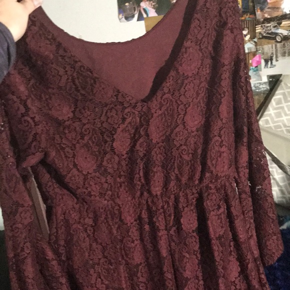 Maroon lace dress - Picture 2 of 5