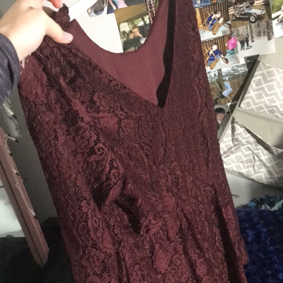 Maroon lace dress - Picture 4 of 5