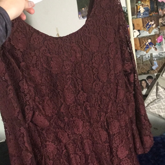 Maroon lace dress - Picture 5 of 5