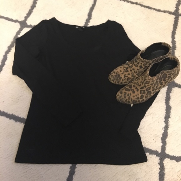 Scoop Neck Black Top - Picture 5 of 6