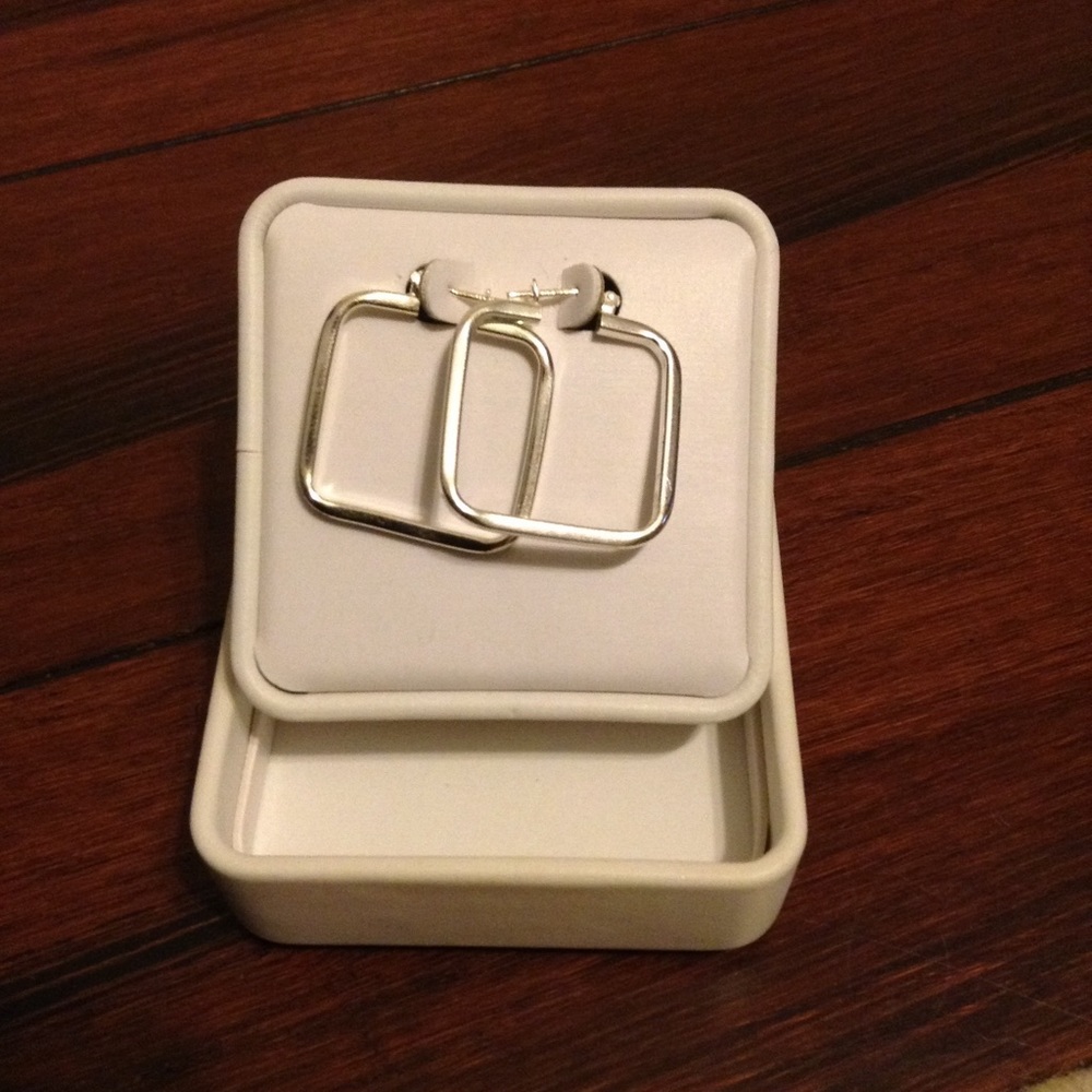 Sterling silver earrings. Made in Italy.
