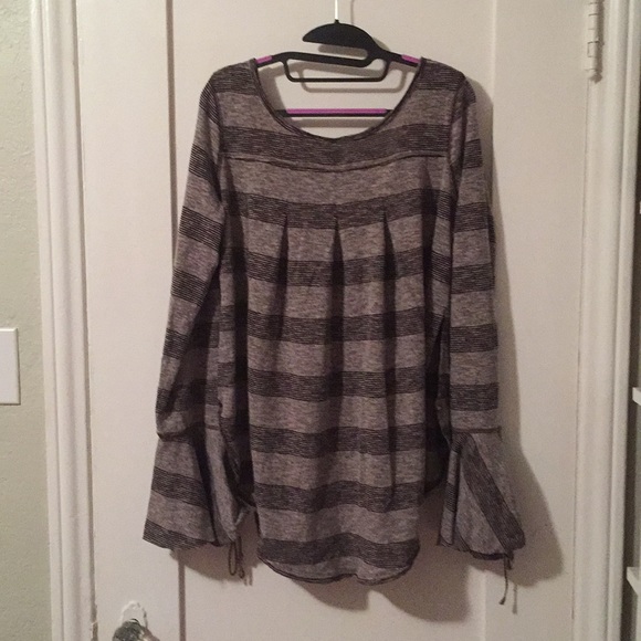 Top - Picture 2 of 3