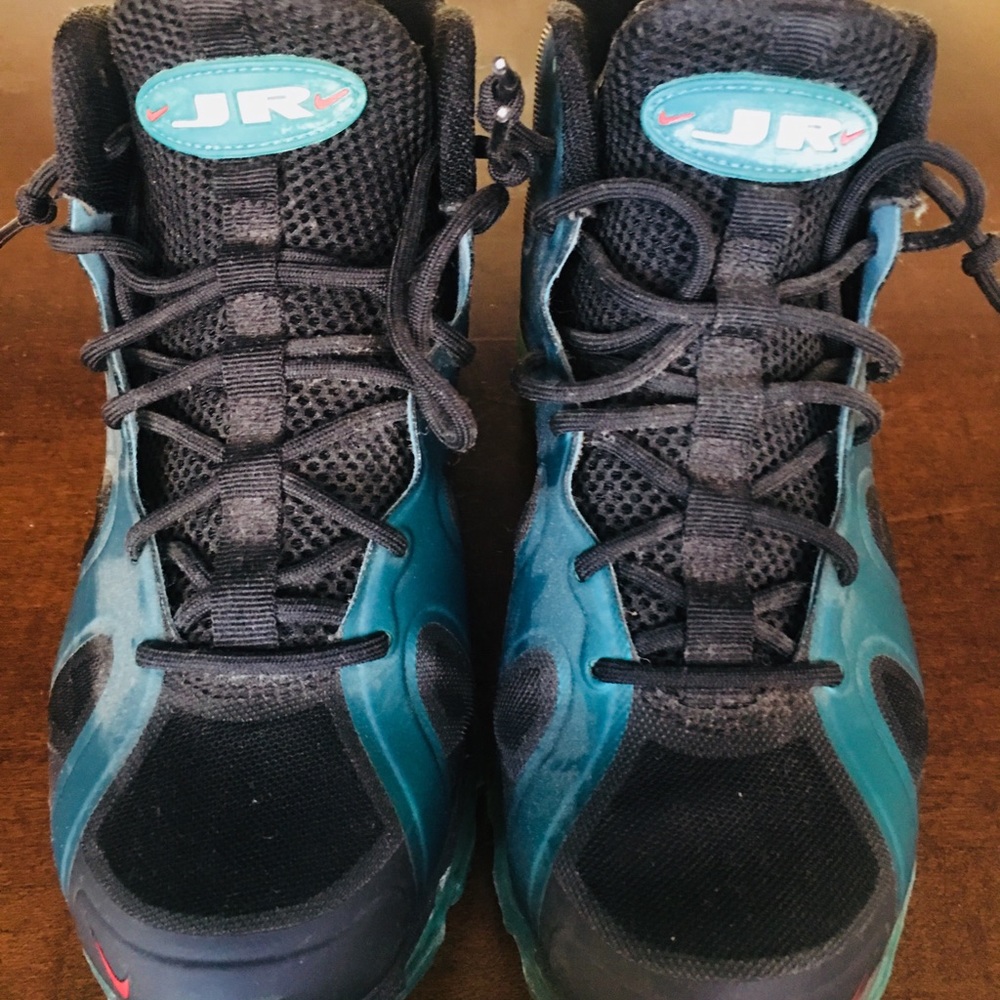 🔥CHRISTMAS SALE🔥Boys/Men Ken Griffey’s Jr. Sz 6