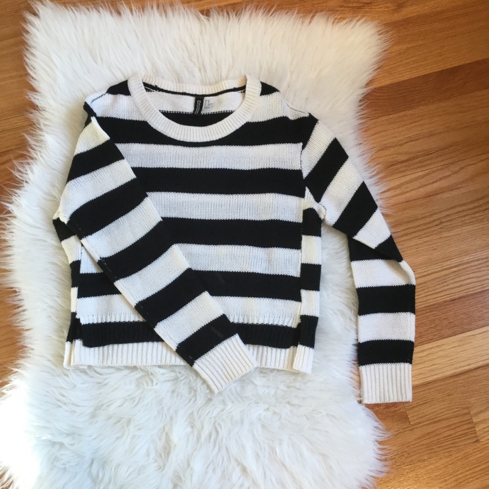 H&M DIVIDED high low cropped sweater