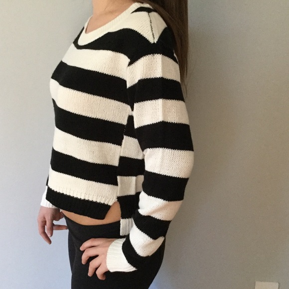 H&M DIVIDED high low cropped sweater - Picture 2 of 3