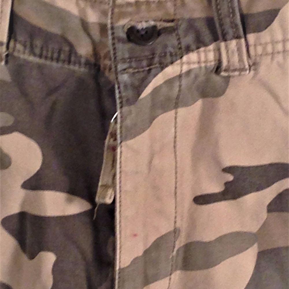 Old Navy Tan Camouflage Cargo Shorts 32