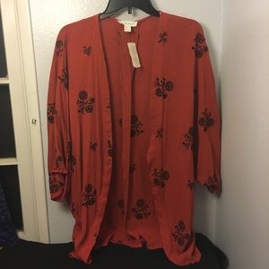 Woven Cardigan/kimono with flower detailing